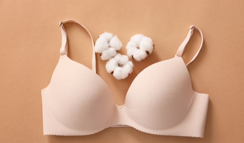 8 Outfits to Wear with an Adhesive Bra Before Winter Ends - JuseBeauty Blog