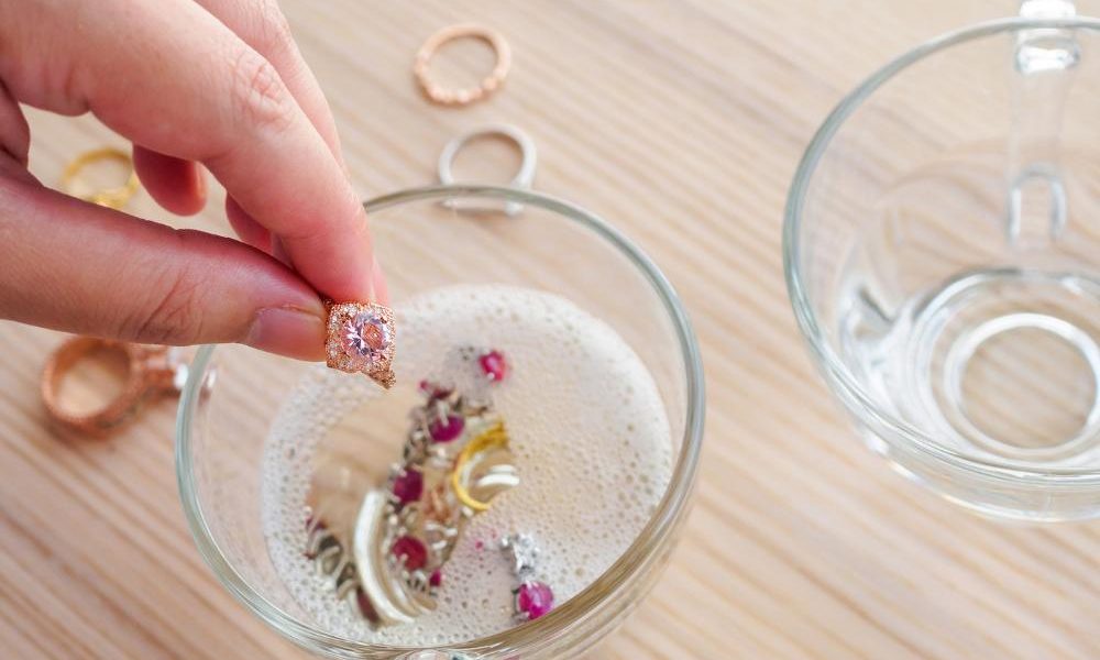 How to Clean Gold Plated Jewelry: A Complete Guide - JuseBeauty